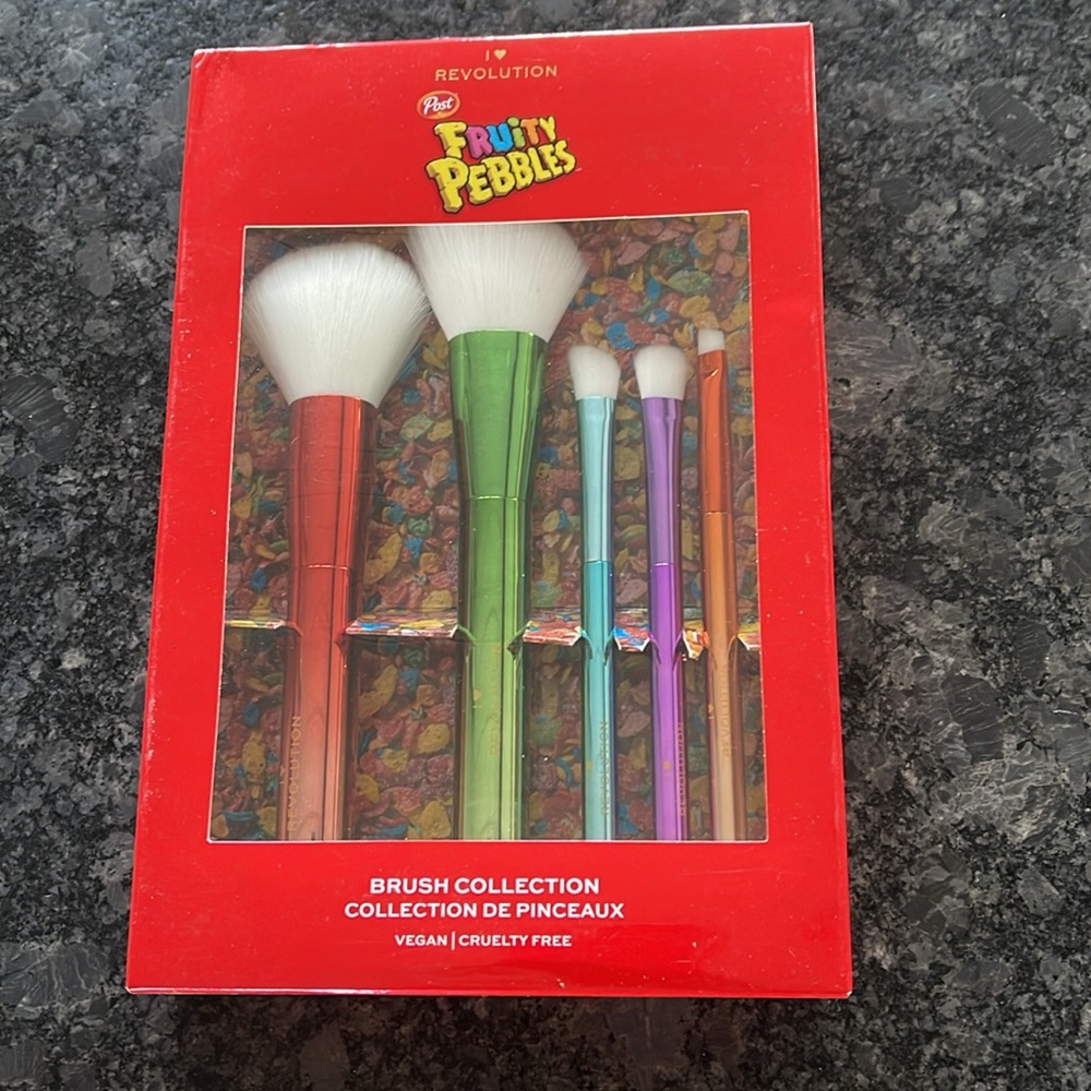 Revolution I ❤️ Post Fruity Pebbles Eyeshadow Palette & Brush Set - Picture 3 of 5